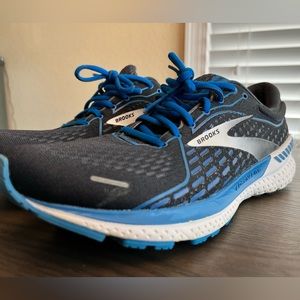 Brooks Adrenaline GTS 21 size 9